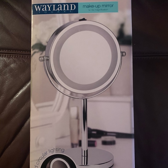 MAKE UP MIRROR  NEW IN BOX - Picture 1 of 2